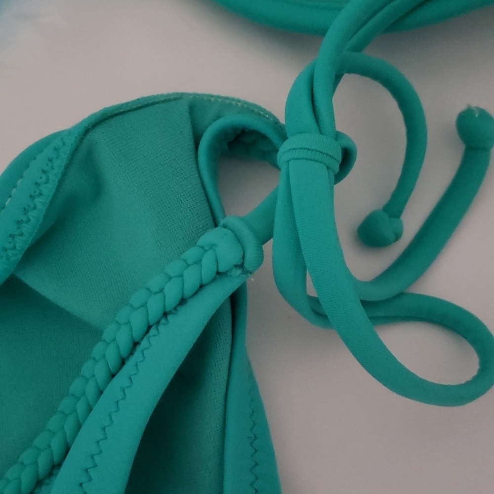 Turquoise bikini - Picture 4 of 5